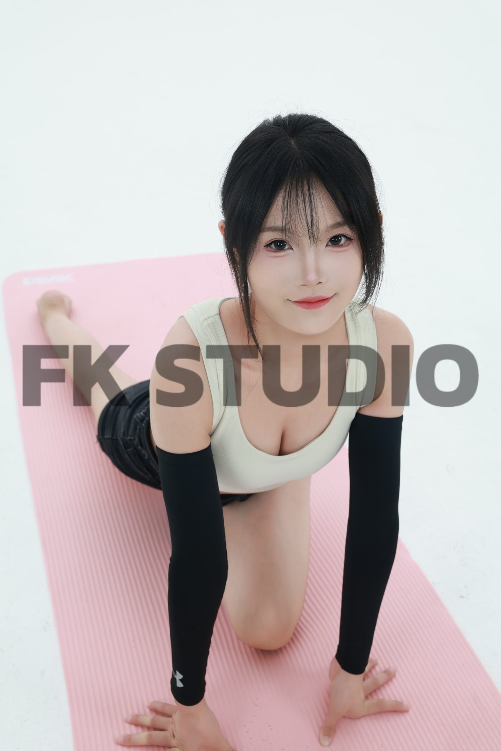 第223期-思思-就喜欢做瑜伽-[345张图片+68分钟视频]-已完结