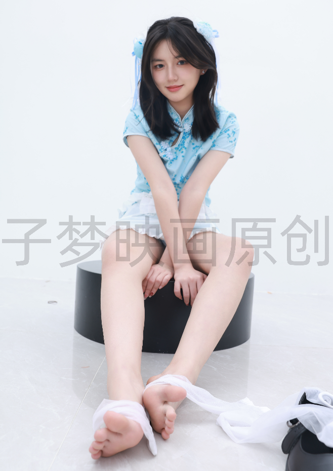 第289期-笑笑-肉腿汗脚萝莉[384张图片+45分钟视频]-已完结