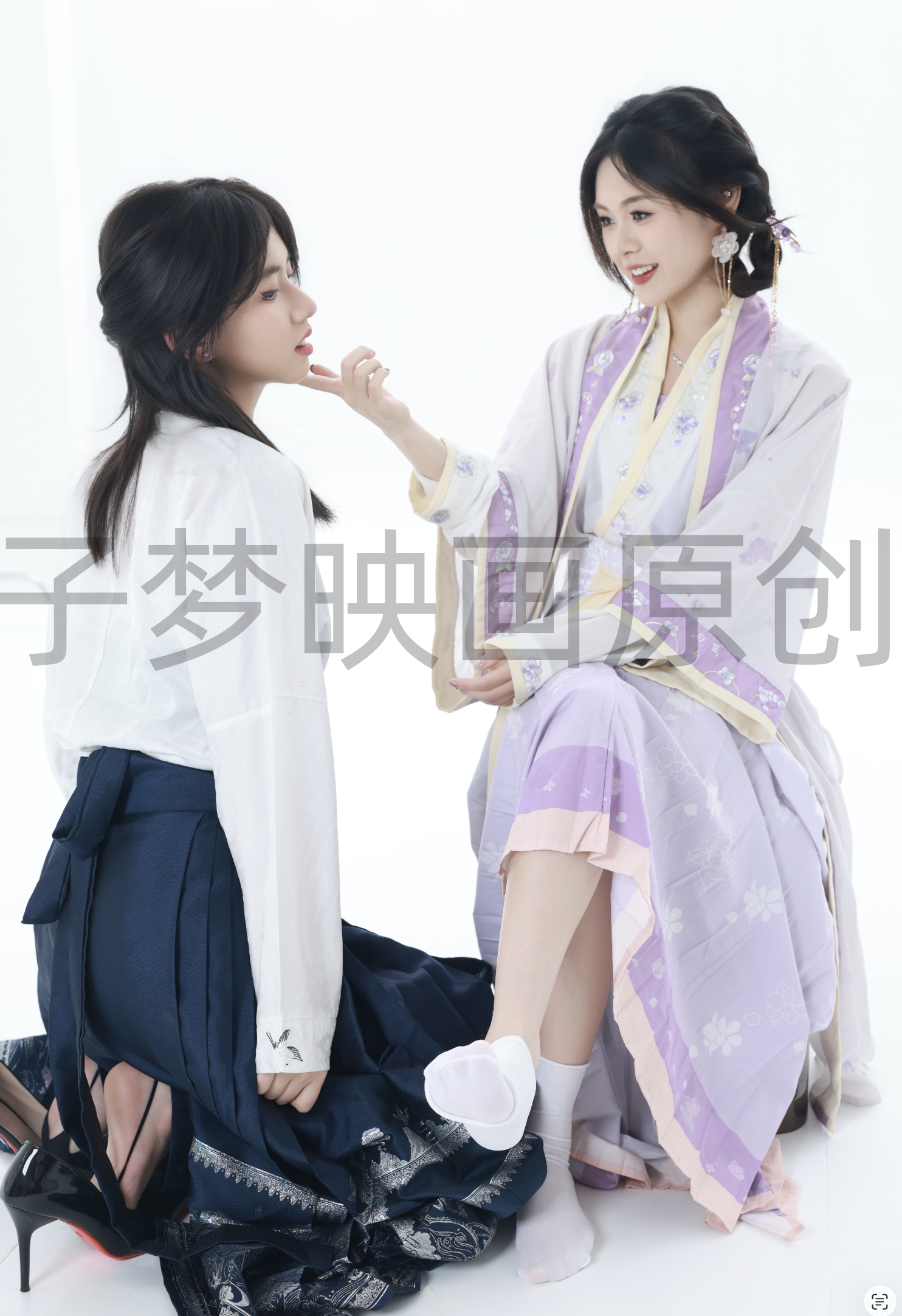 第313期-笑笑&甜甜-新年快乐[643张图片+86分钟视频]-已完结