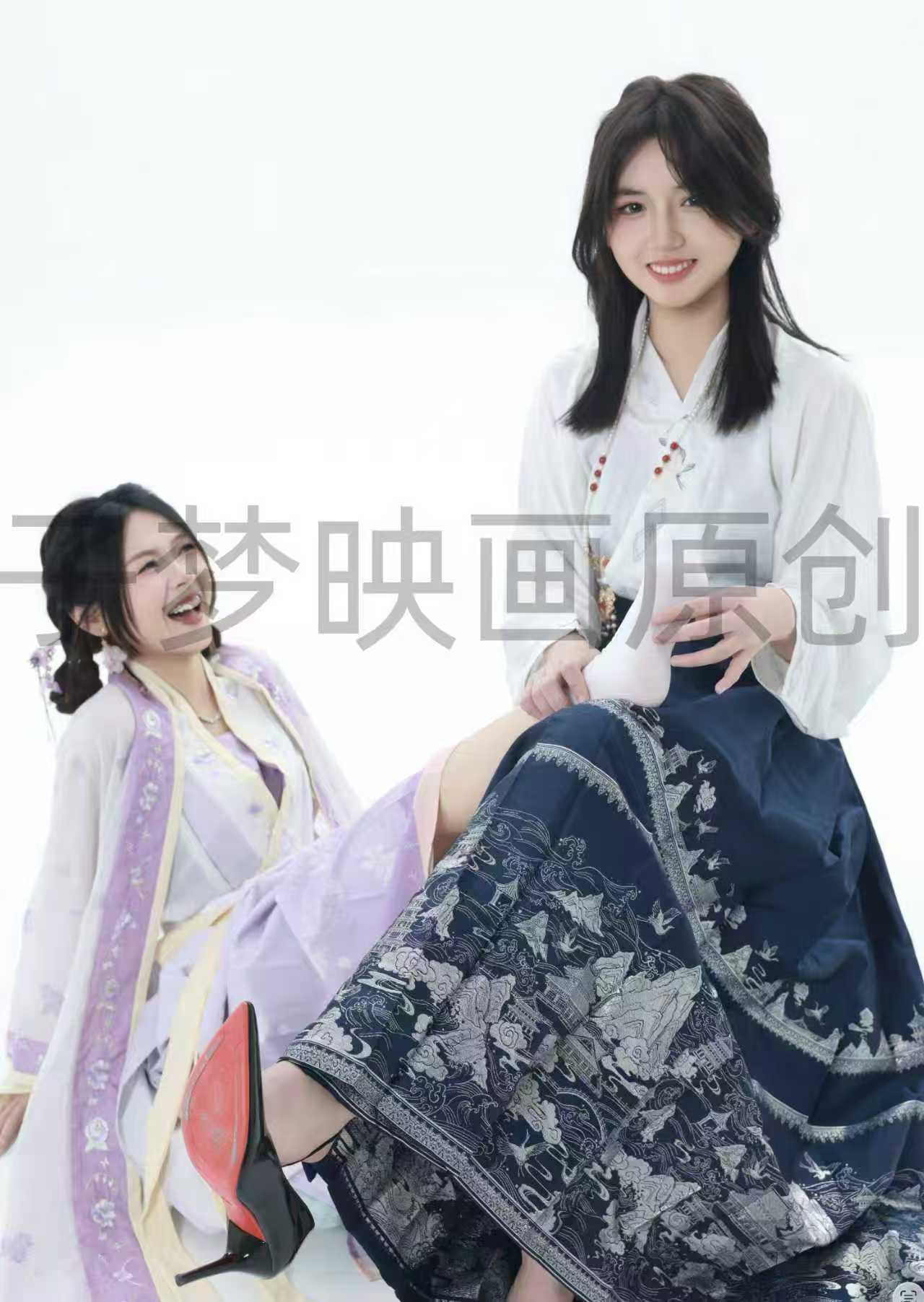 第313期-笑笑&甜甜-新年快乐[643张图片+86分钟视频]-已完结