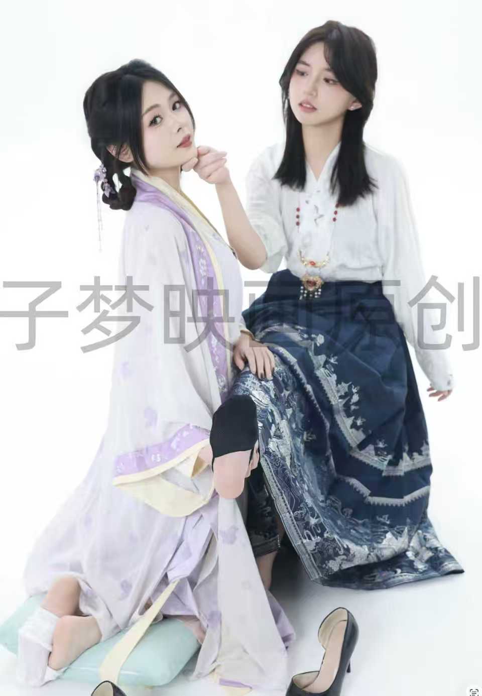 第313期-笑笑&甜甜-新年快乐[643张图片+86分钟视频]-已完结