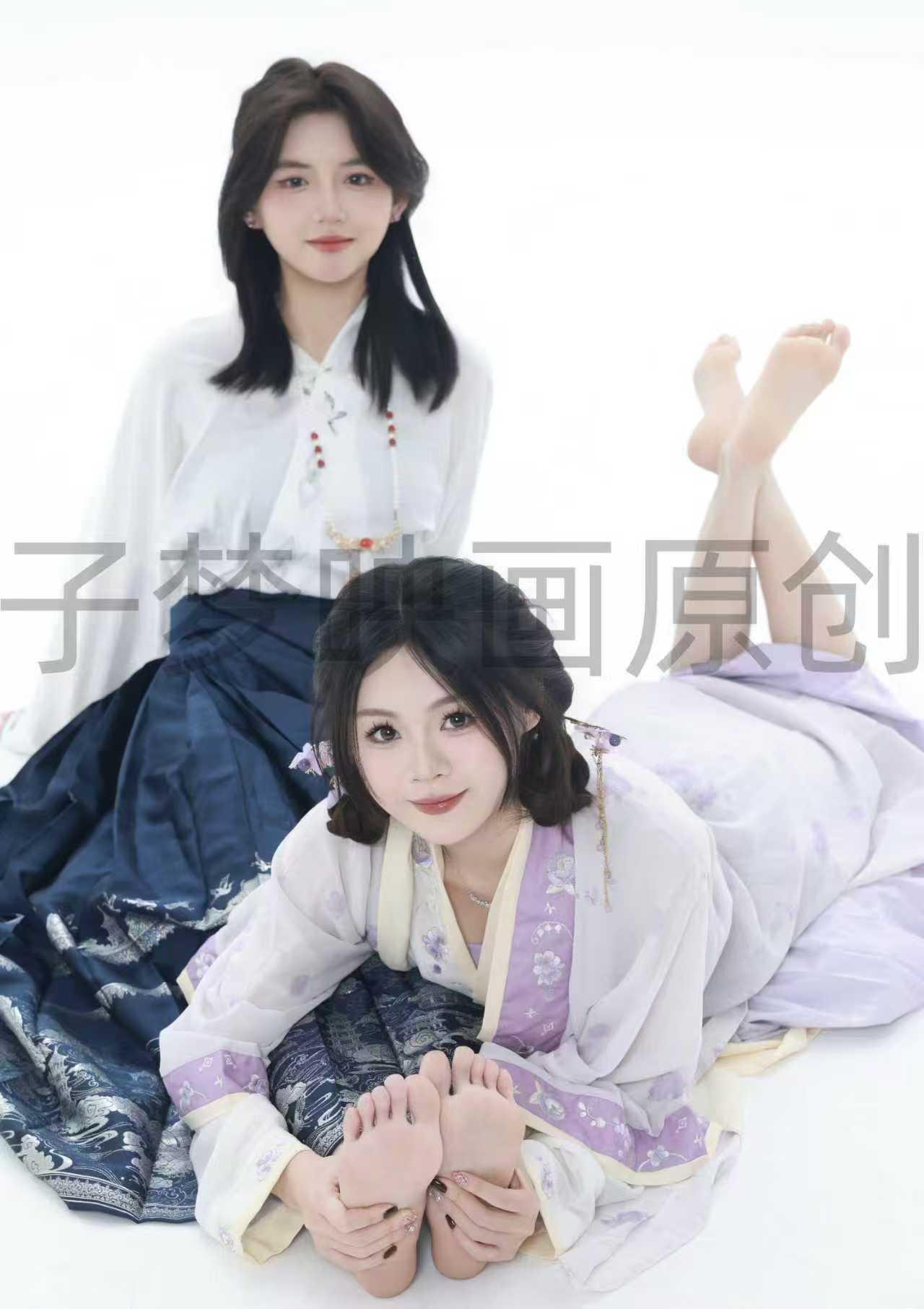 第313期-笑笑&甜甜-新年快乐[643张图片+86分钟视频]-已完结